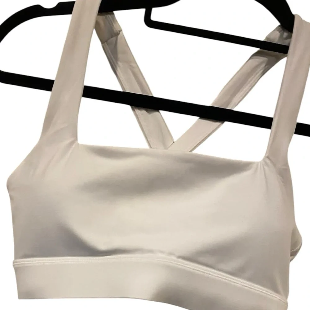 NWT Vuori daily form bra WHITE Size S